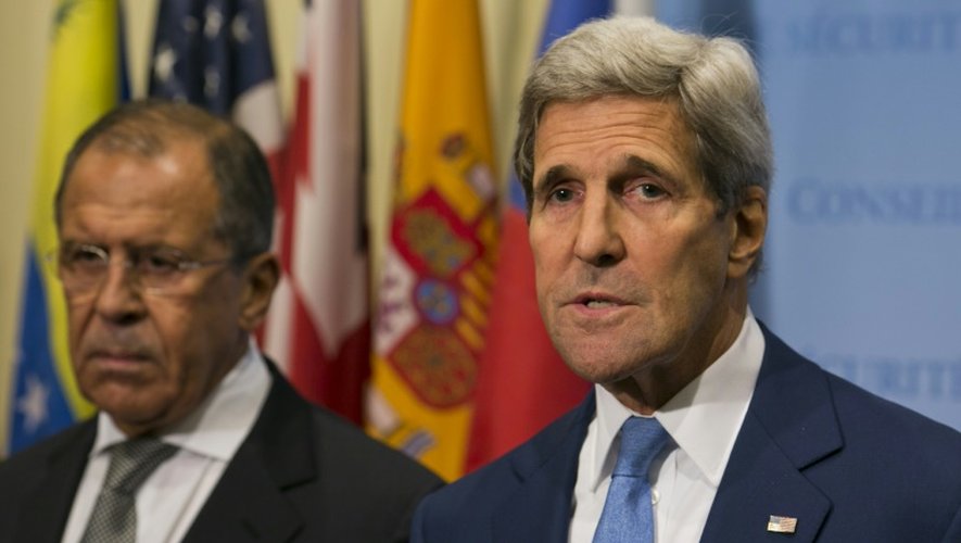 Le ministre russe des Affaires étrangères Sergueï Lavrov et le secrétaire d'Etat américain John Kerry face à la presse le 30 septembre 2015 à l'Onu à New York