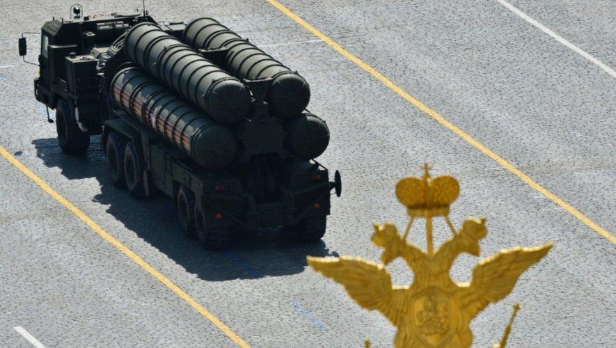 Le système de défense antimissile S-400 Triumph défile sur la Place Rouge à Moscou le 9 mai 2015