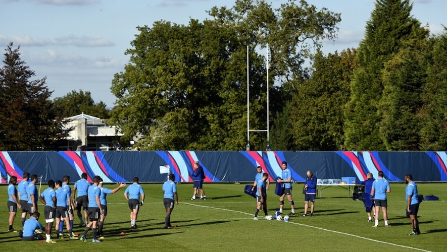 Les joueurs du XV de France à l'entraînement dans leur camp de base de Croydon, le 27 septembre 2015