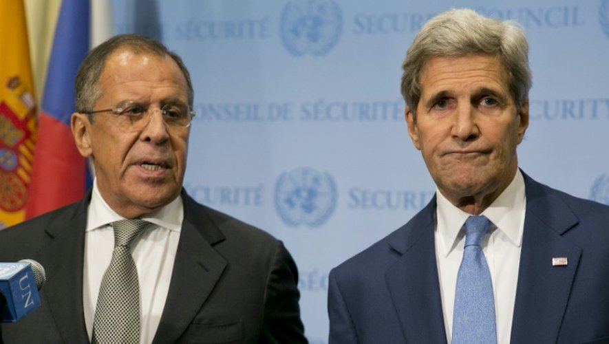 Le ministre russe des Affaires étrangères Sergey Lavrov et le secrétaire d'Etat américain John Kerry à New York au siège des Nations Unies, le 30 septembre 2015