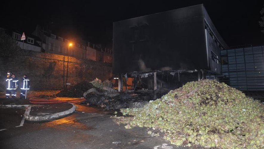 Le centre des Impôts incendié le 20 septembre 2014 à Morlaix par des  légumiers en colère