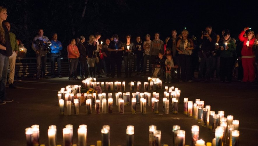 Veillée aux chandelles après la fusillade survenue le 1er octobre 2015 à Roseburg dans l'Oregon