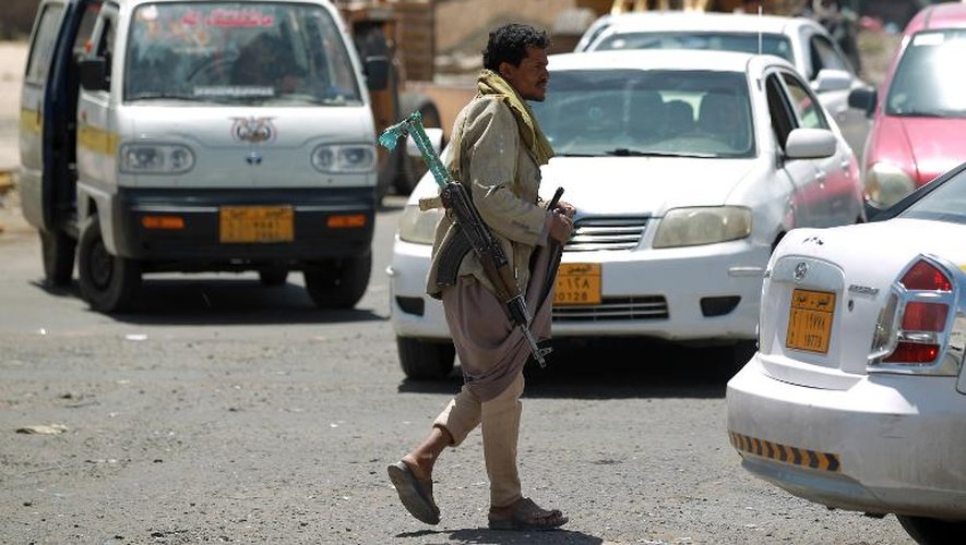 Un rebelle chiite près de l'aéroport de Sanaa (Yémen), le 20 septembre 2014