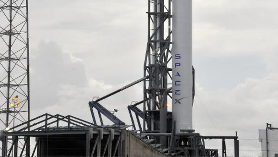 Falcon 9 sur son pas de tir le 20 septembre 2014 à Cap Canaveral en Floride