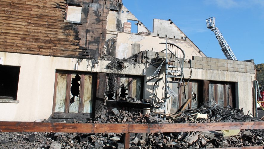 Un incendie ravage l'hôtel des Myrtilles à Brameloup