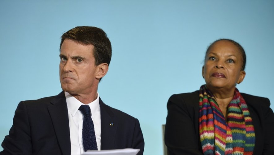 Le Premier ministre Manuel Valls et la Garde des Sceaux Christiane Taubira donnent une conférence de presse sur la sécurité routière le 2 octobre 2015 à Paris