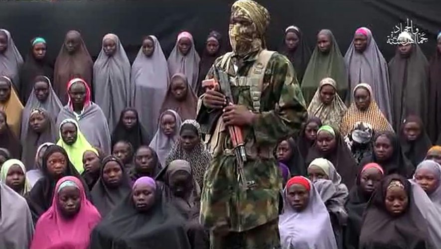 Capture réalisée le 14 août 2016 d'une vidéo diffusée sur Youtube et attribuée à Boko Haram montrant celles que le groupe islamiste affirme être les lycéennes kidnappées à Chibok au Nigeria en avril 2014