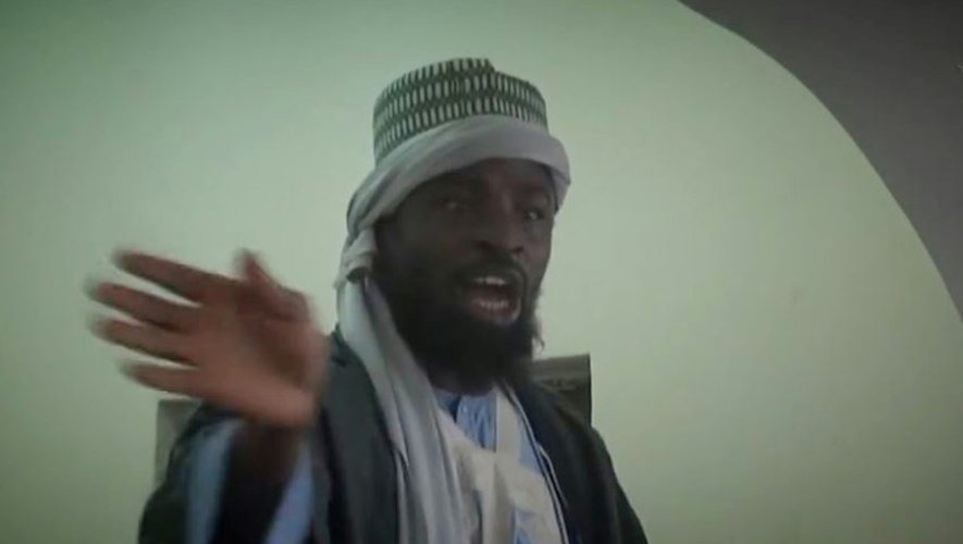 Une capture d'écran d'une vidéo tournée le 9 novembre 2014 par Boko Haram montrant le chef du groupe jihadiste Abubakar Shekau dans un lieu non identifié
