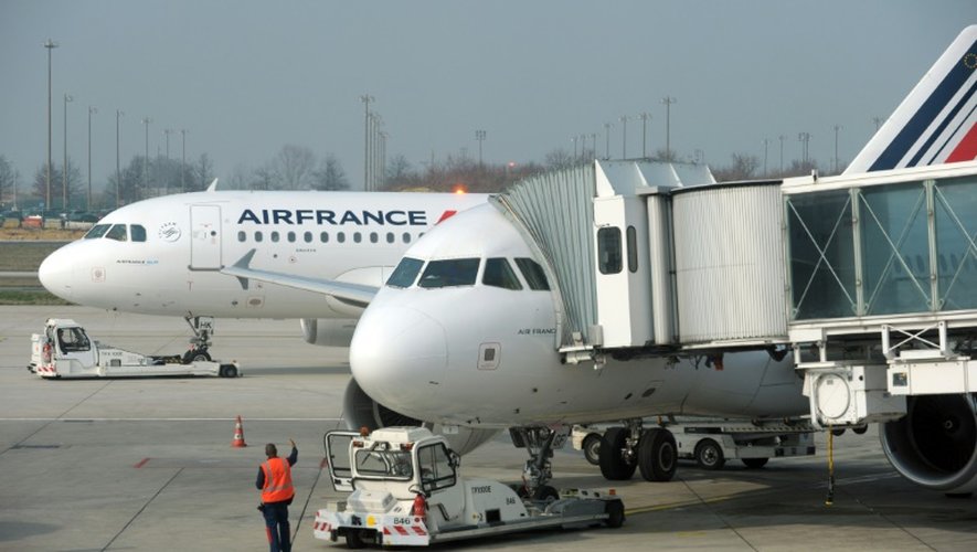 Des avions d'Air France stationnés sur le tarmac de l'aéroport de Roissy Charles de Gaulle le 18 mars 2015