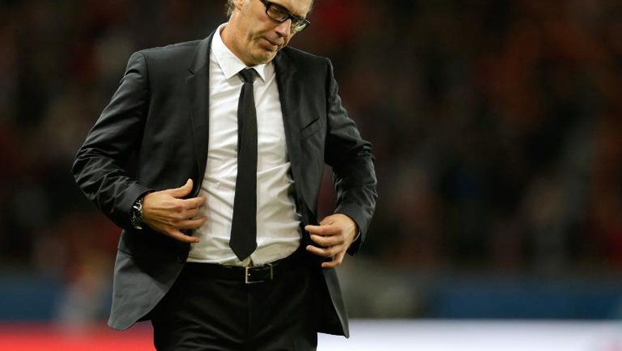 L'entraîneur du PSG Laurent Blanc dépité lors du match contre Lyon, le 21 septembre 2014 au Parc des Princes