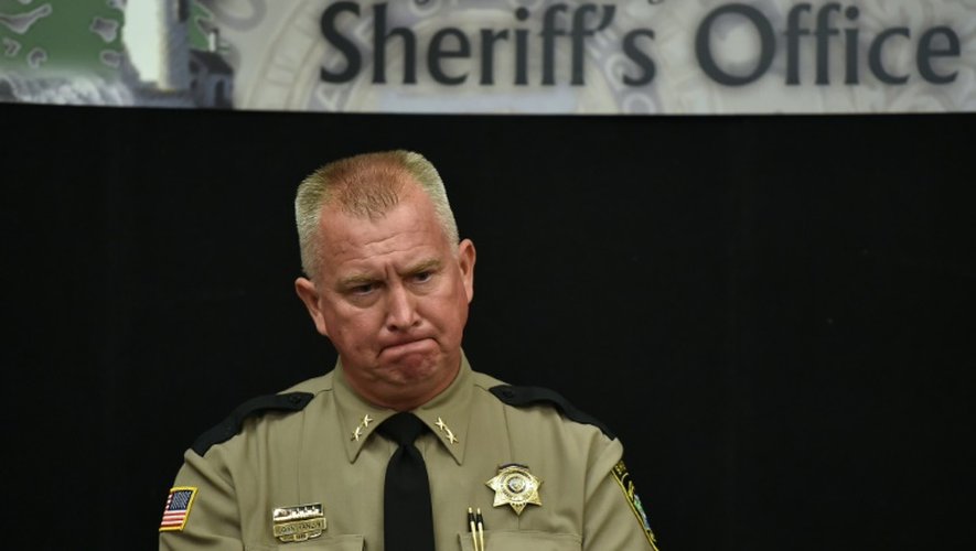 Le shériff John Hamlin du comté de Douglas lors d'une conférence de presse le 2 octobre 2015 au lendemain d'une fusillade qui a fait 10 morts dont le tueur sur un campus universitaire dans l'Oregon