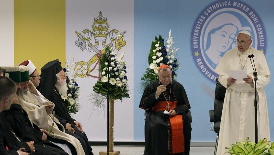 Le pape François et les dignitaires orthodoxe, musulman, bektaschi et protestant le 21 septembre 2014 à Tirana