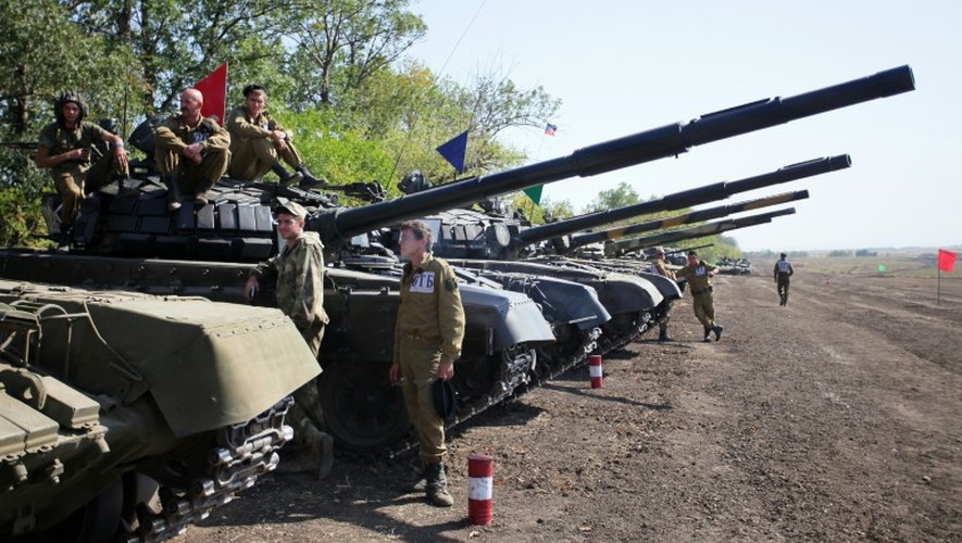 Des séparatistes prorusses participent à une compétition militaire entre unités blindées près de Torez, dans la région de Donetsk, en Ukraine, le 24 septembre 2015