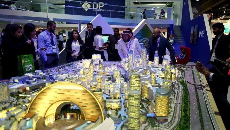 Une maquette du futur projet immobilier Mall of the World présenté lors du salon annuel Cityscape Global à Dubaï, le 21 septembre 2014