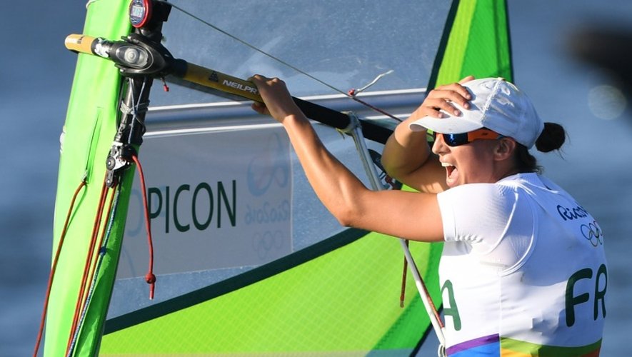 La véliplanchiste Charline Picon offre une médaille d'or à la France, le 14 août 2016 à Rio