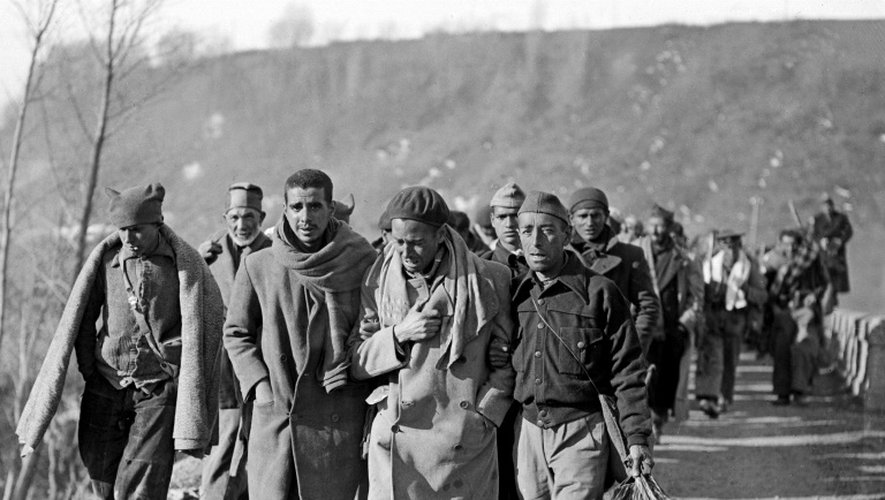 Des Républicains espagnols en février 1939, qui traversent la frontière pour arriver en France, au Perthus, après leur défaite contre les nationalistes de Franco, lors de la guerre civile