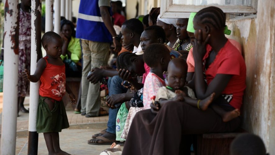 Des réfugiés du Sud-Soudan arrivent à Elegu, le 13 juillet 2016