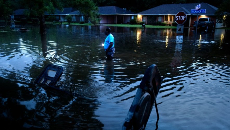 Un quartier résidentiel de Bâton-Rouge inondé le 15 août 2016 en Louisiane