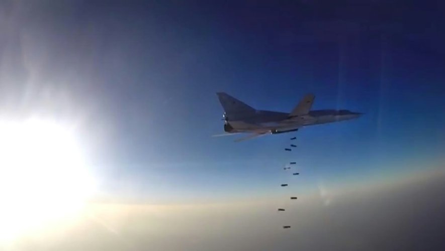 Capture d'écran faite le 16 août 2016 d'une vidéo diffusée par le ministère russe de la Défense montrant des frappes menées par un Tupolev Tu-22M3 en Syrie
