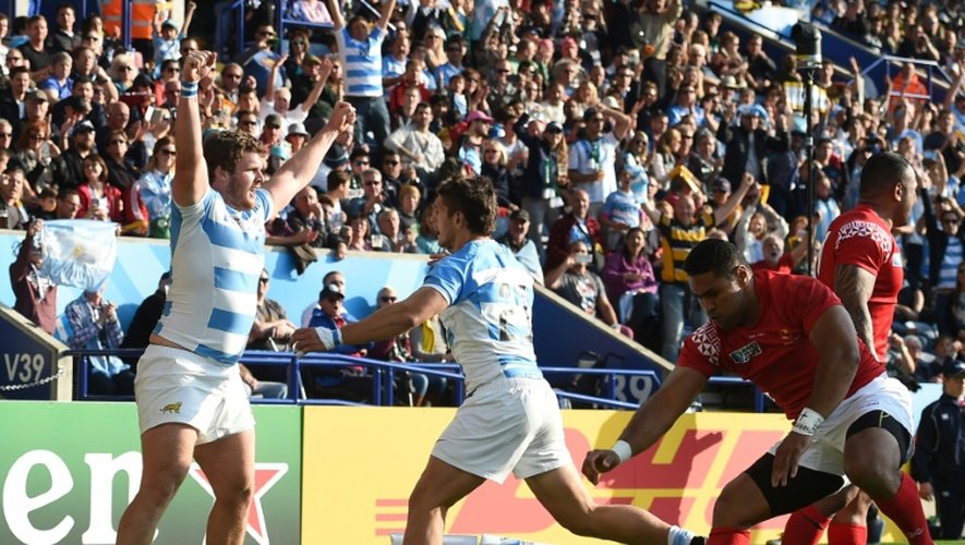 L'Argentin Julian Montoya fête son essai inscrit les Tonga, lors du Mondial le 4 octobre 2015 à Leicester