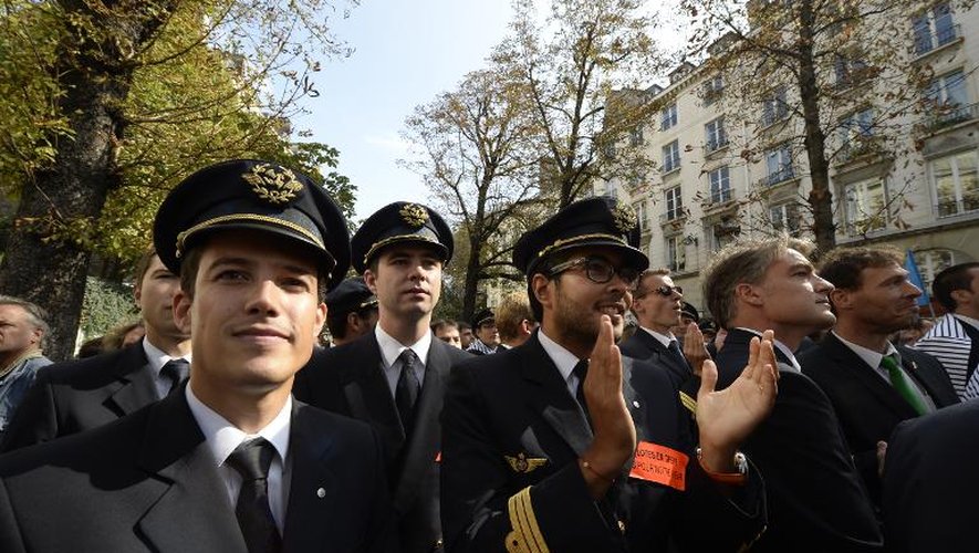 Rassemblement des pilotes d'Air France le 23 septembre 2014 devant l'Assemblée nationale à Paris