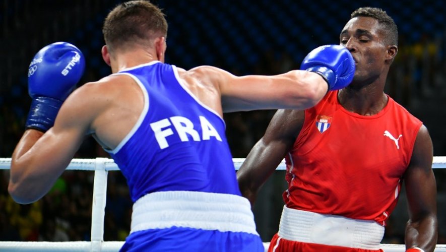 Le boxeur français Mathieu Bauderlique face au Cubain Julio Cesar La Cruz en quart de finale des moins de 81 kg, aux JO de Rio le 16 août 2016