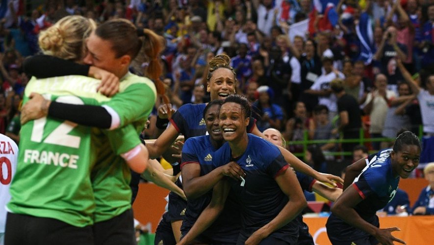 Les handballeuses françaises qualifiées pour les demi-finales devant l'Espagne, le 16 août 2016  lors des Jeux de Rio