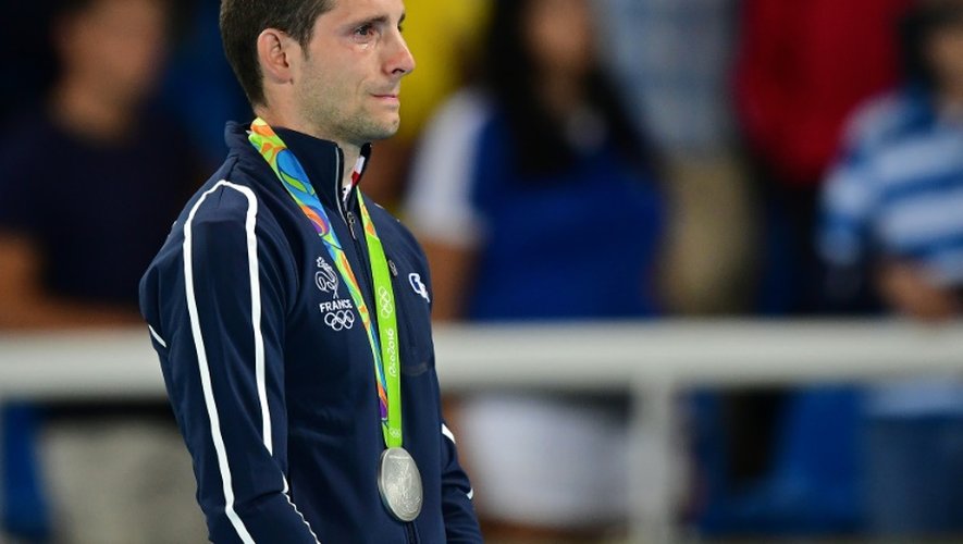 Les larmes de Renaud Lavillenie sifflé sur le podium de la perche des Jeux de Rio, le 16 août 2016