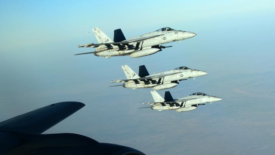 Des avions américains Super Hornet survolent nord de l'Irak, le 23 septembre 2014
