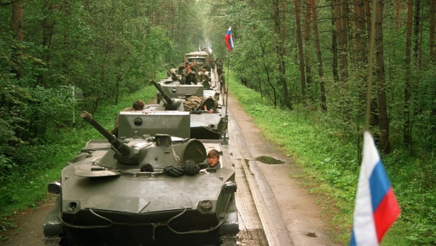 Des chars aux abords de Moscou, le 28 août 1991
