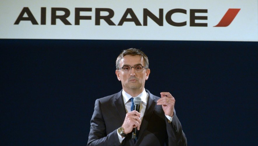 Xavier Broseta, le directeur-général adjoint des Ressources humaines d'Air France, en conférence de presse à Paris le 5 octobre 2015