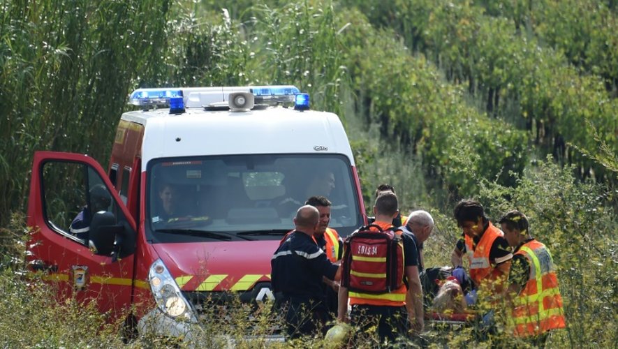 Les secours sur le site de l'accident d'un TER, le 17 août 2016 près de Saint-Aunès (Hérault)