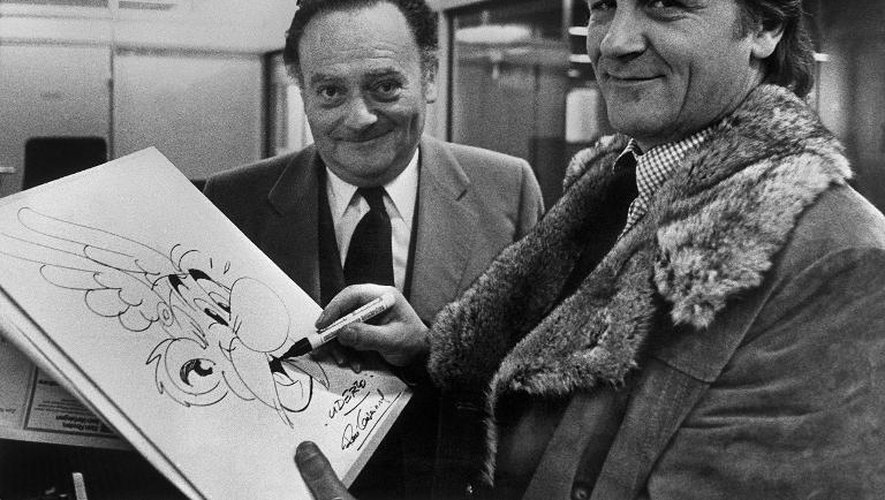 Photo prise vers la fin des années 70 du scénariste de la bande dessinée René Goscinny (G), le père d'Astérix le Gaulois, de Lucky Luke, d'Iznogoud le vizir, et son complice, le dessinateur Albert Uderzo