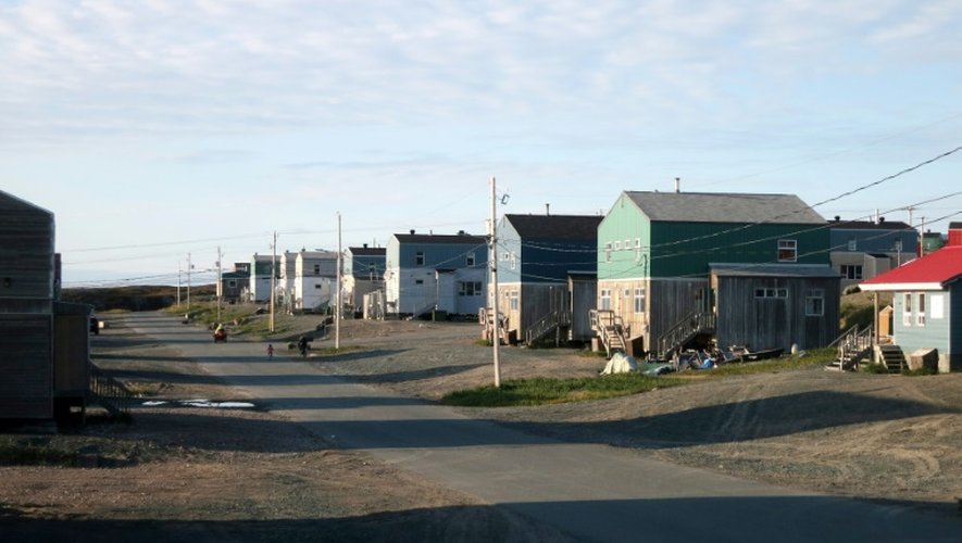 Une rue du village inuit de Umiujaq, dans le grand nord canadien sur les rives de la baie d'Hudson, le 19 septembre 2015