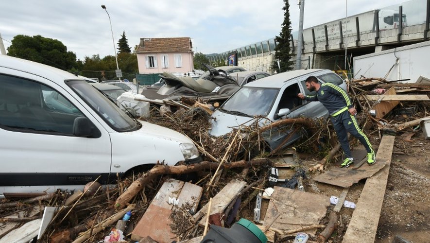 Un quartier de Cannes dévasté par les flots, le 6 octobre 2015