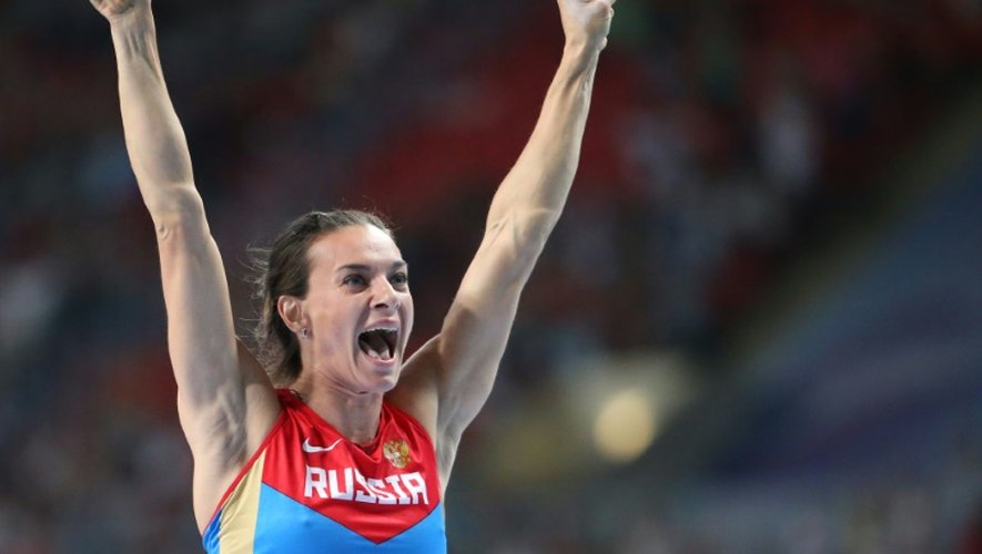 La perchiste russe Yelena Isinbayeva après avoir remporté les mondiaux à Moscou, le 13 août 2013