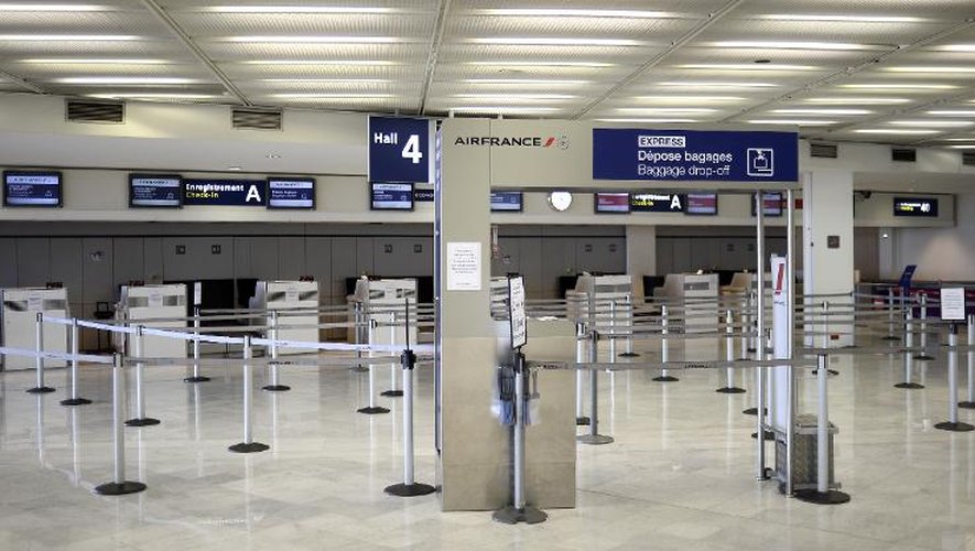 Des comptoirs d'enregistrement d'Air France fermés à l'aéroport d'Orly, le 27 septembre 2014 près de Paris