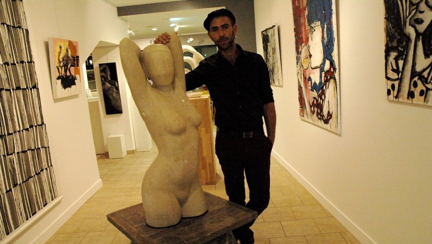 Rémy Teulier est un jeune sculpteur aveyronnais plein d’avenir. Il expose en ce moment chez le galeriste Annotiau. Rencontre.