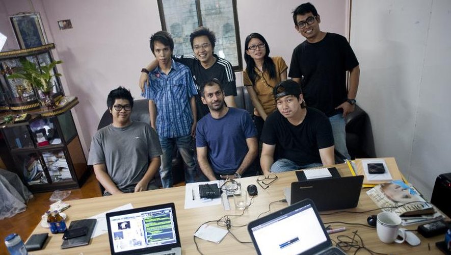 L'équipe de Bindez une entreprise locale qui développe une un meotuer de recherche compatible avec le zawgyi