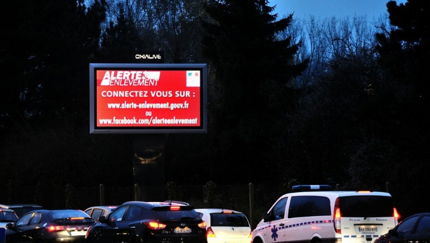 Un message du dispositif Alerte enlèvement est diffusé sur un écran publique à Lille, le 29 mai 2016