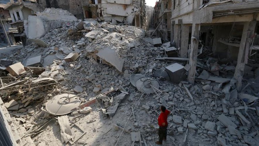 Un immeuble détruit dans une attaque à la bombe à Alep le 27 août 2014