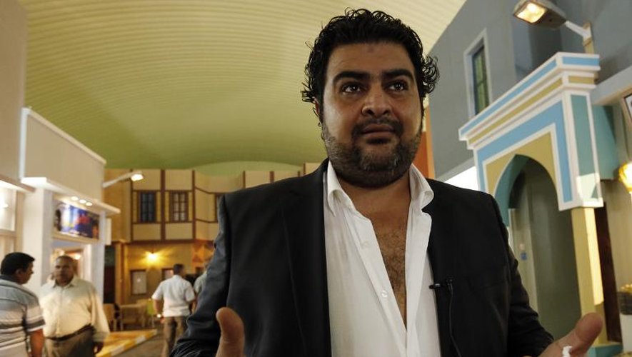 Le réalisateur irakien Ali al-Qassem s'adresse aux journalistesà Bagdad, le 24 septembre 2014 pour présenter sa série télévisée dont l'objectif est de tourner en dérision l'Etat islamique