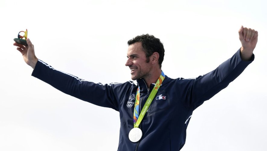 La joie du kayakiste français Maxime Beaumont médaillé d'argent en monoplace K1 200 m aux Jeux de Rio, le 20 août 2016