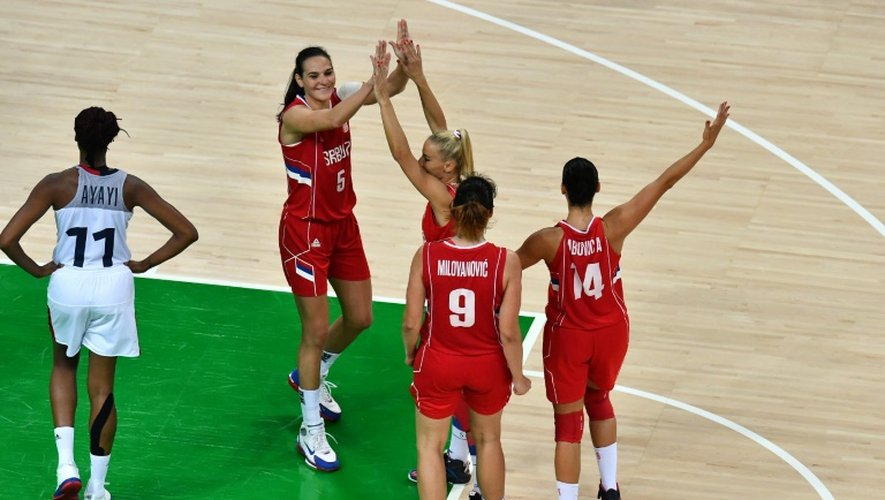 Valériane Ayayi et l'équipe de France ont été dominées par les Serbes pour la médaille de bronze des Jeux de Rio, le 20 août 2016