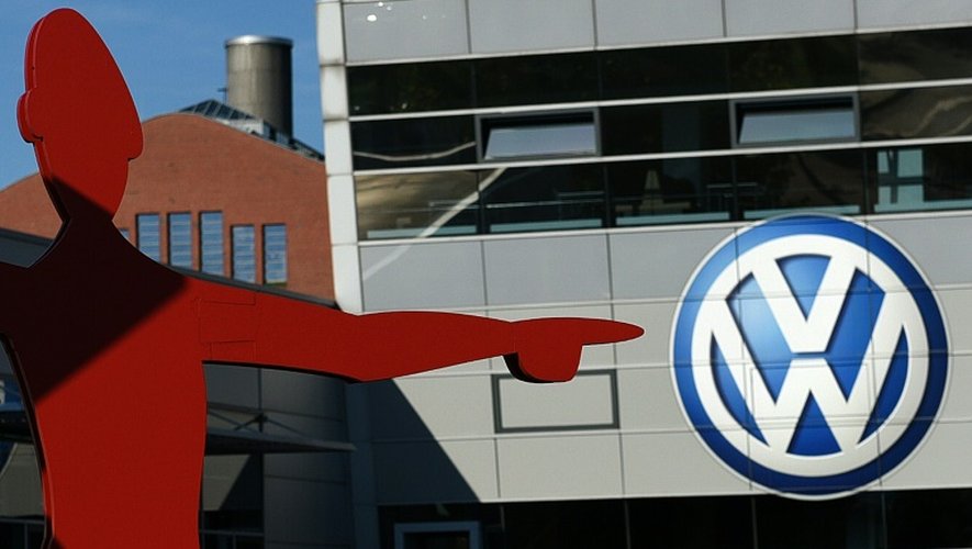 Le logo du constructeur automobile allemand Volkswagen, le 28 septembre 2015, à Düsseldorf (Ouest de l'Allemagne)