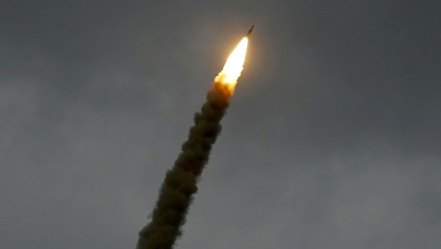 Un missile anti-aérien russe S-300, dont s'inspire le système Bavar 373 iranien, est tiré par l'armée grecque, le 13 décembre 2013 en Crète