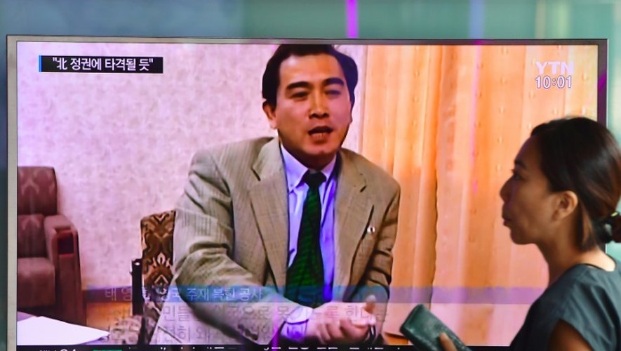 La télévision sud-coréenne diffuse des images d'archives du diplomate nord-coréen Thae Yong-Ho, le 18 août 2016, au lendemain de sa défection