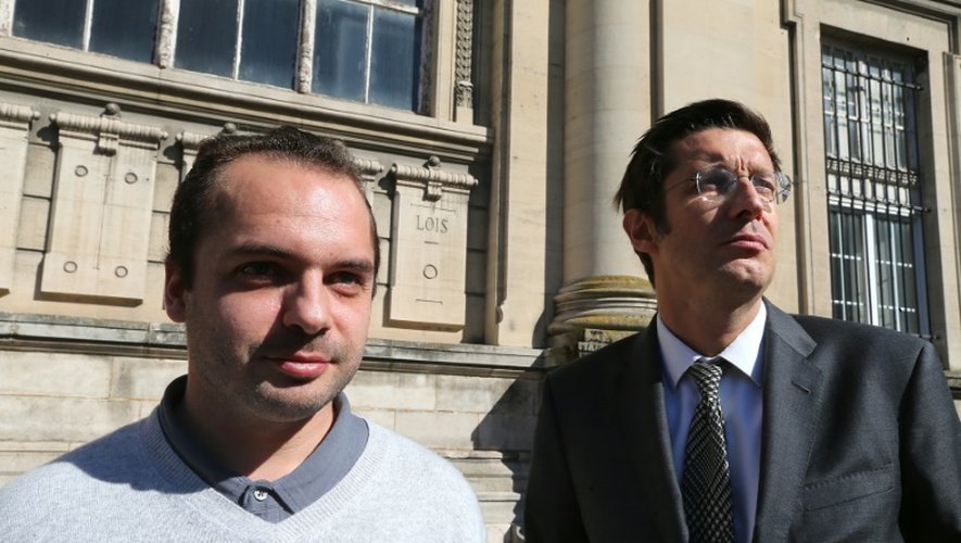 Le neveu de Vincent lambert, François Lambert (g), le 29 septembre 2015 au tribunal de Chalons-en-Champagne, accompagné de son avocat Bruno Lorit, demandait l'arrêt des traitements