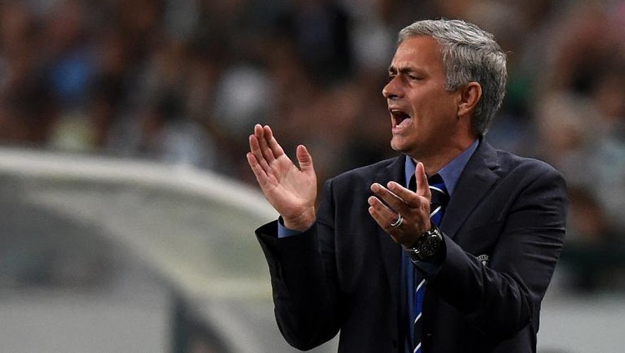 L'entraîneur de Chelsea José Mourinho, lors du match contre le Sporting Portugal, le 30 septembre 2014 à Lisbonne