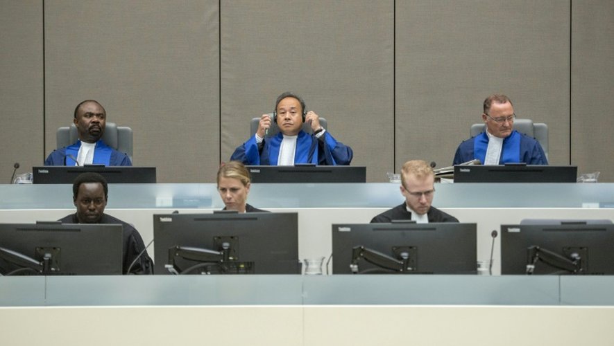 Les juges du CPI lors du procès de Ahmad Al Faqi Al Mahdi, à La Haye, le 22 août 2016